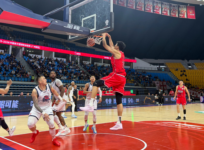 爱游戏官方平台-17+10+4帽！徐昕爆了！护框碾压，进攻完美终结，把山东打绝望了|山东队|周琦|比赛|琼斯|蜕变_新浪体育_新浪新闻