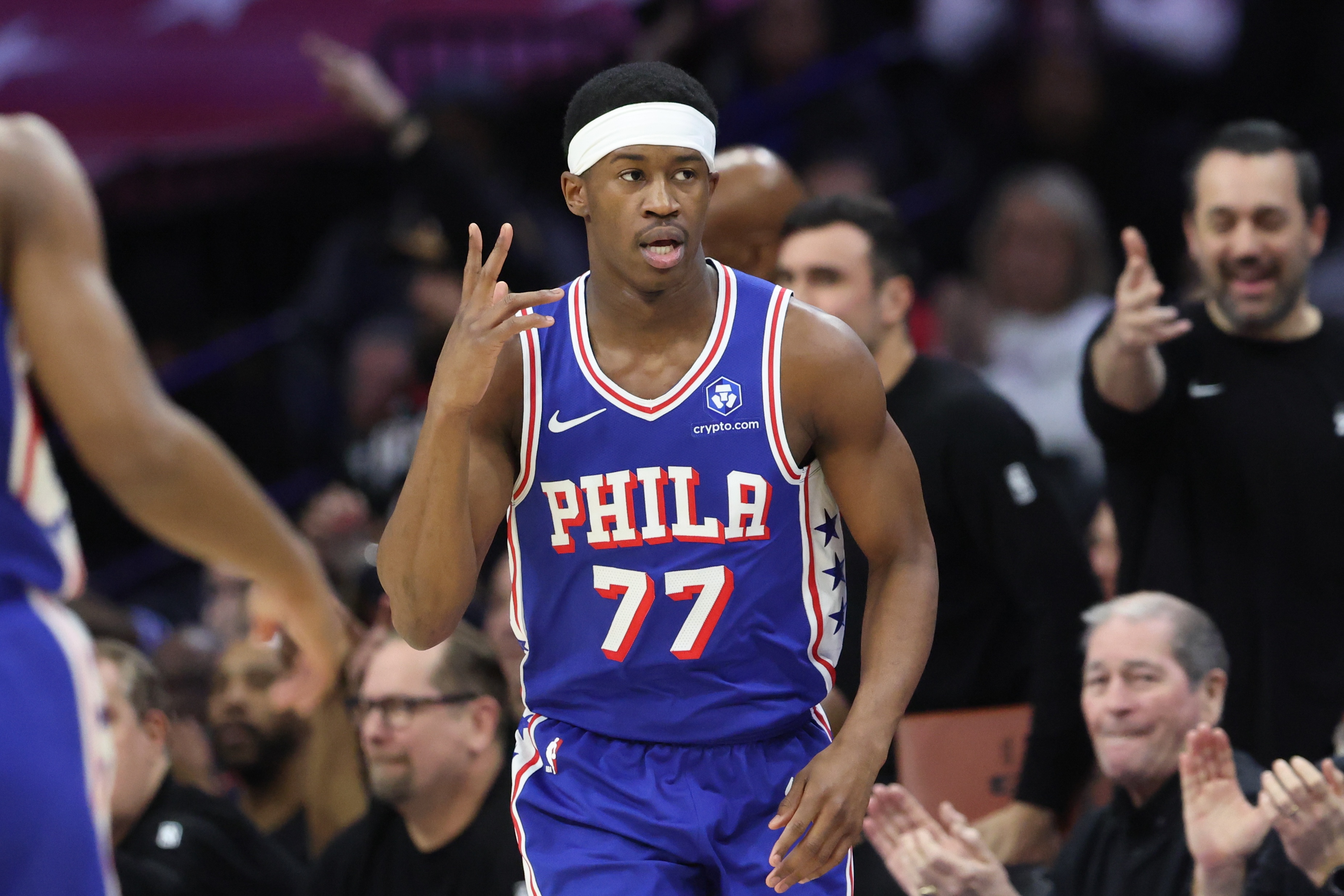 爱游戏aiyouxi首页-豪气胆边生！埃奇库姆关键中投&amp;砍18分12板2帽 篮板生涯新高