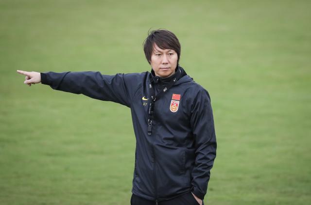 爱游戏用户社区-李铁：费南多受伤退出集训 国足最大对手是“伤病”